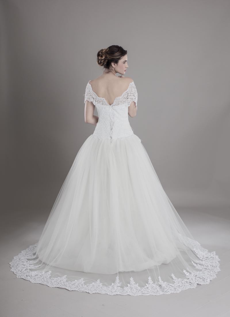 abito-sposa-con-bordura-perline (2)