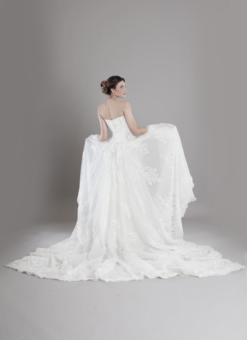 abito-sposa-con-coda-quadrata (3)