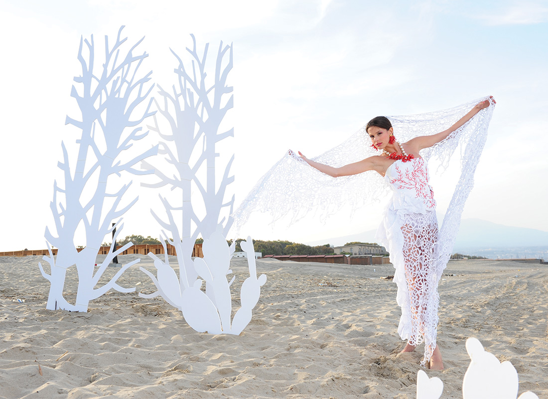 Abito da sposa con coralli Mariella Gennarino fotografato per Tutto Sposi