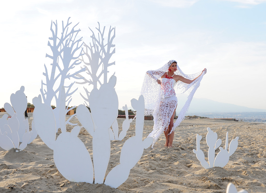 Abito da sposa con coralli Mariella Gennarino fotografato per Tutto Sposi