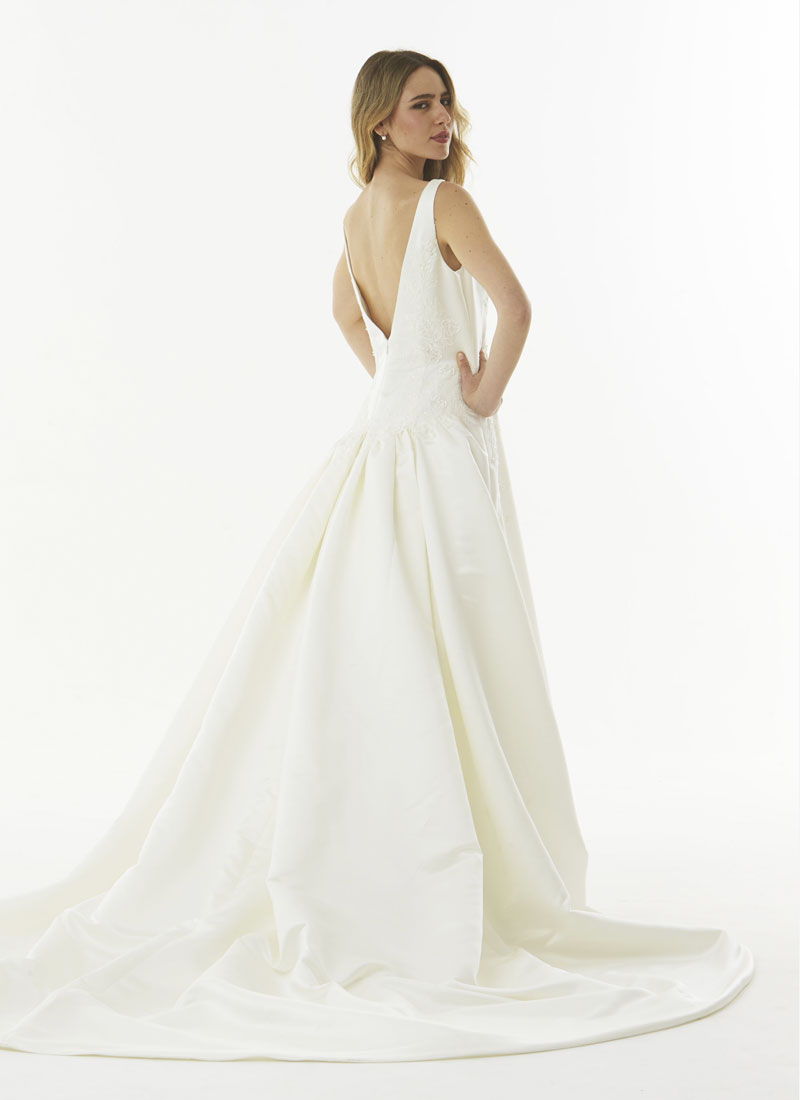 Abito_da_sposa_a_trapezio_mariella_gennarino_800x1100_02 (2)