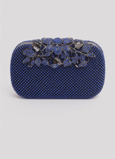 Clutch blu con cristalli e fiori di Mariella Gennarino