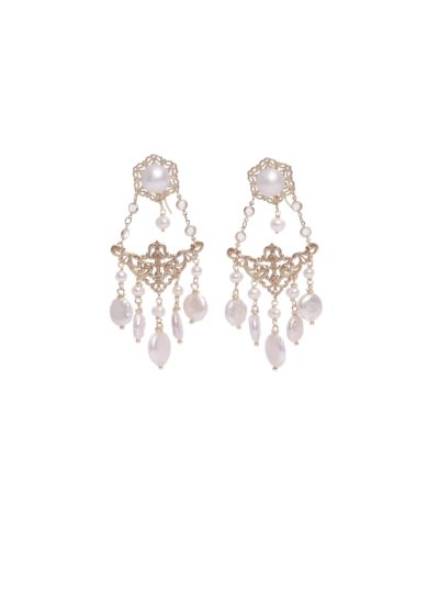 Orecchini chandelier con perle scaramazze di Mariella Gennarino